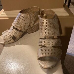 Naturalizer: SOUL: Women's Metallic Peep-Toe Block Heel Sandals - Gold—7M